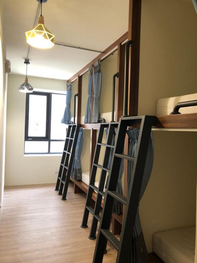 Knock Knock Hostel Kaohsiung Exteriör bild