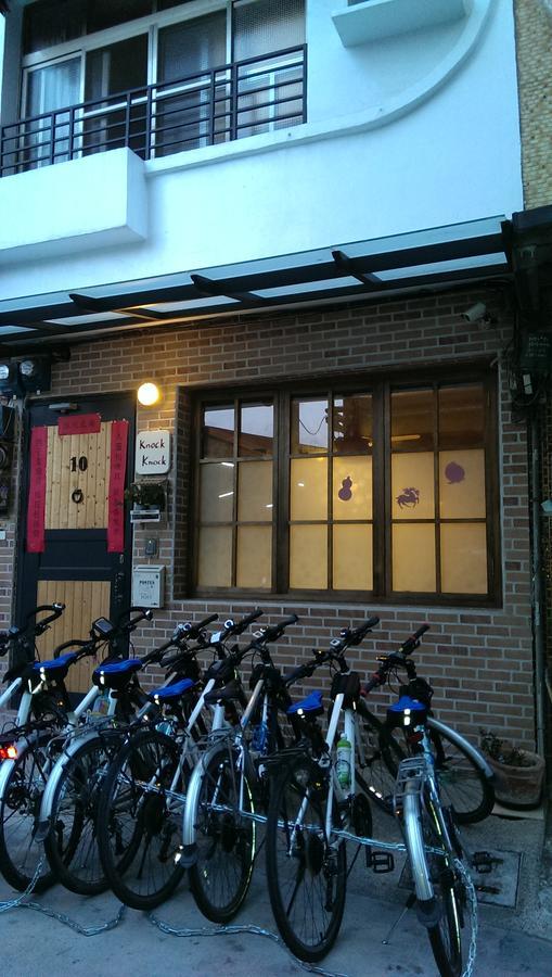 Knock Knock Hostel Kaohsiung Exteriör bild
