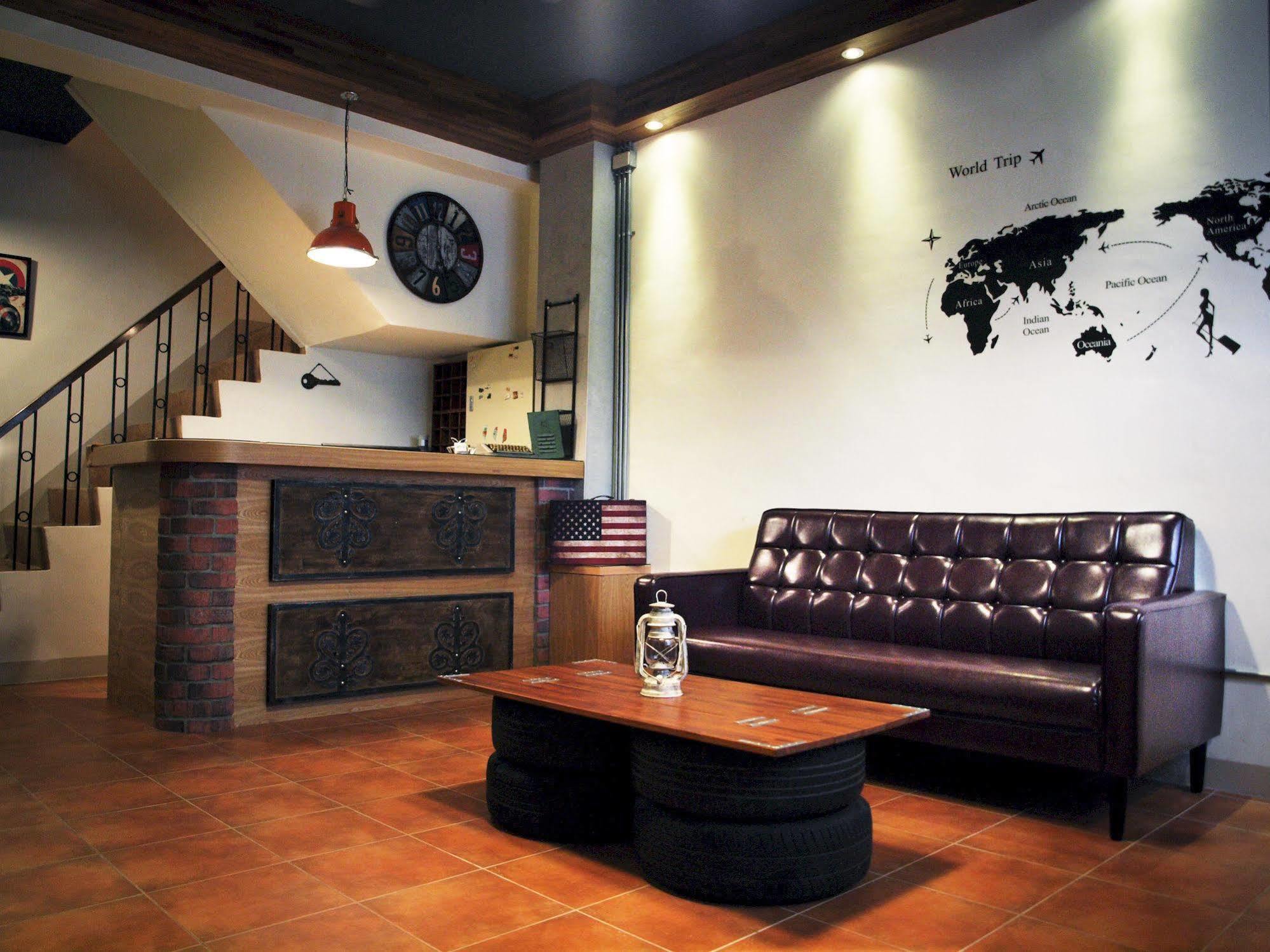 Knock Knock Hostel Kaohsiung Exteriör bild