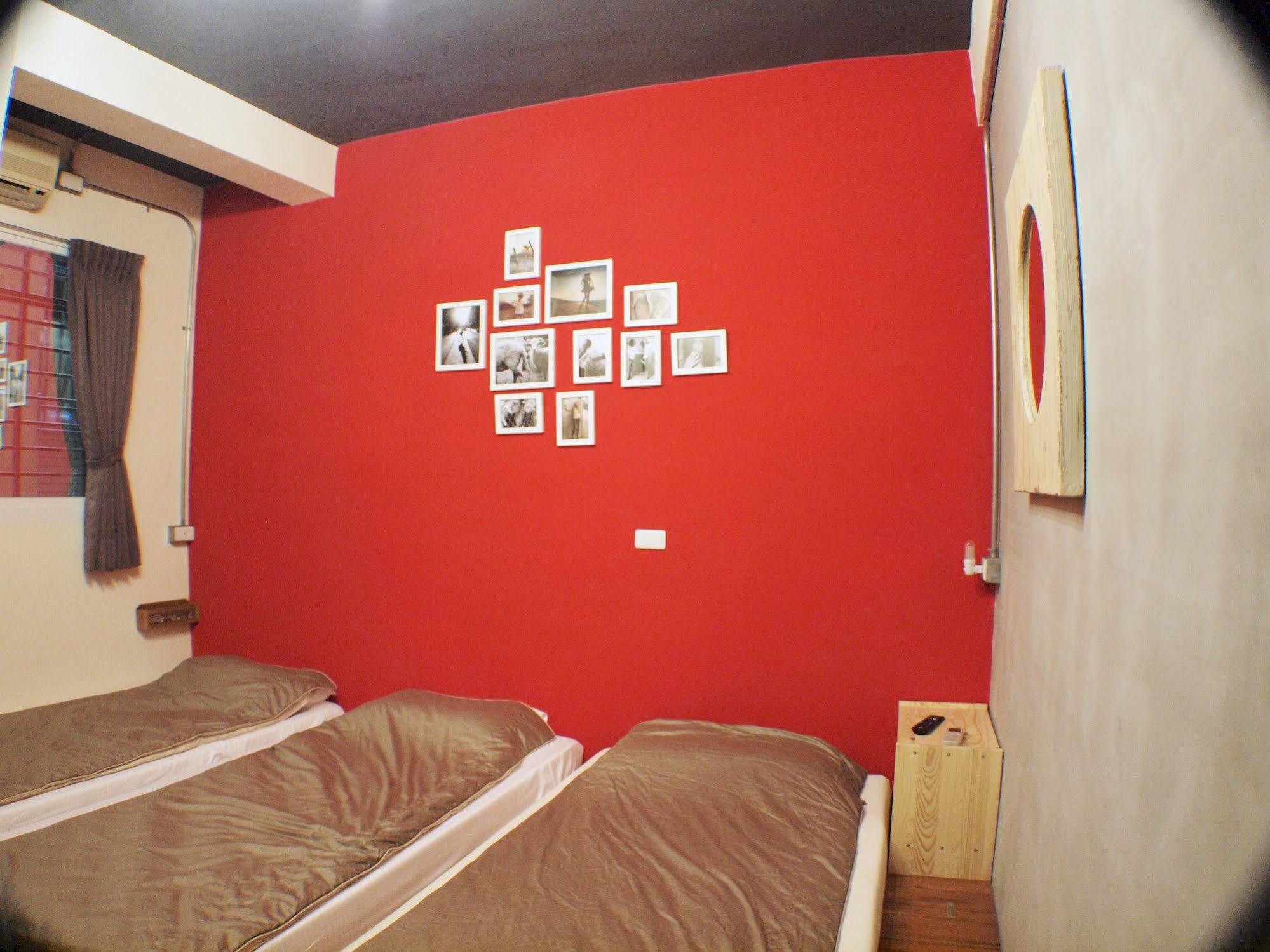 Knock Knock Hostel Kaohsiung Exteriör bild